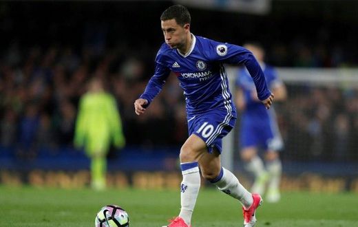 Chelsea midfielder Eden Hazard does a run for it during the match against Manchester City at Stamford Bridge in London on April 5, 2017