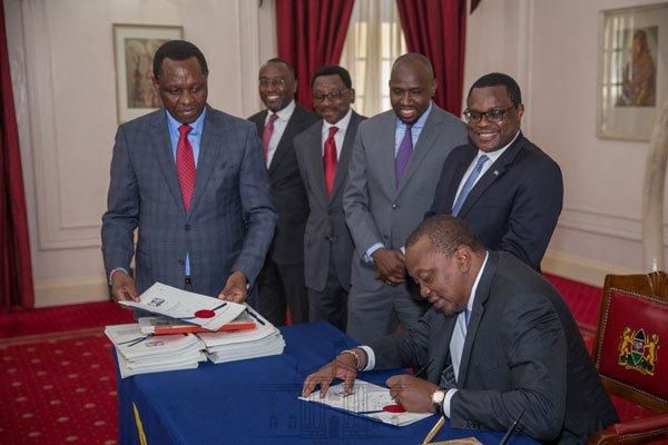 President Uhuru Kenyatta signs Energy Bill 2017