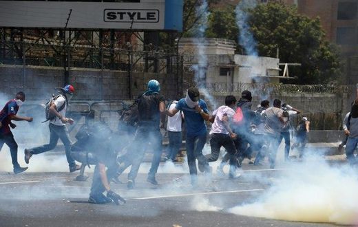 Demonstrators protesting against President Nicolas Maduro's government, for the fifth time in the past week, clash with riot police in Caracas, on April 10, 2017