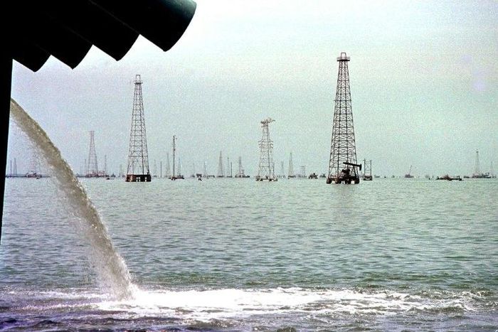 A US oil drilling company loses a bid to sue Venezuela in US courts for nationalizing its rigs after the US Supreme Court rules against it