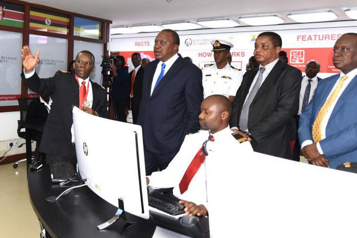 President Uhuru Kenyatta being briefed at KRA