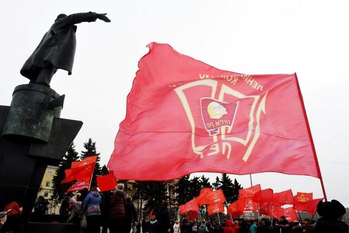 Russian Communists rally in Saint Petersburg to protest the government's social economic policy