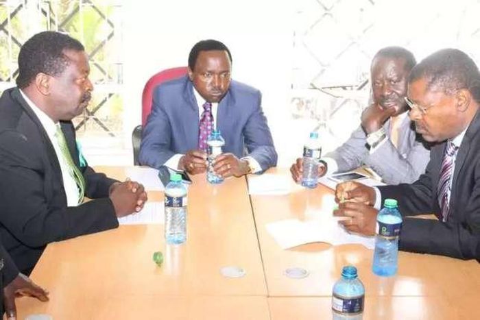 The Nasa leaders in discussions before the signing of a pact agreement among themselves.