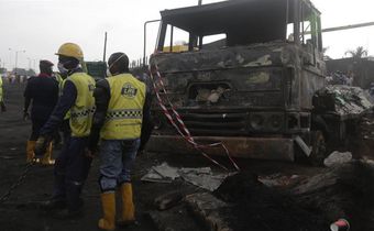 Dozens feared dead in Nigeria as leaking oil tanker explodes (Al Jazeera)