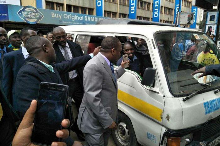 Nairobi Governor Mike Sonko interacts with matatu operators during a past inspection (Twitter)