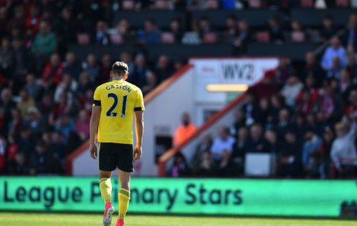Middlesbrough's Gaston Ramírez leaves the pitch after receiving a red card during their English Premier League football match against Bournemouth at the Vitality Stadium in Bournemouth, southern England on April 22, 2017