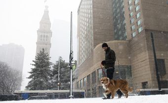 Blizzard Hits Central U.S., a Day After States Bask in Spring Sunshine