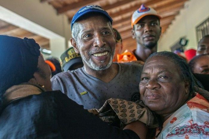 Odin Sanchez, a former lawmaker held captive since April 2016 by the ELN, greets his relatives after being released in Quibdo, Choco department in western Colombia on February 2, 2017