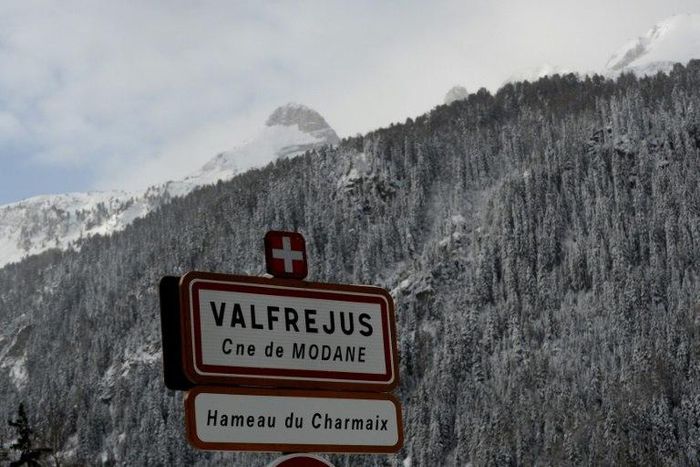 A group of three Dutch snowboarders were off-piste on Tuesday when they were swept away in the Valfrejus resort, mountain rescue services said