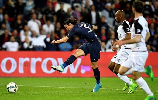Paris Saint-Germain's Uruguayan forward Edinson Cavani (L) scores his second goal during the French L1 football match between Paris Saint-Germain and Guingamp at the Parc des Princes stadium, in Paris, on April 9, 2017