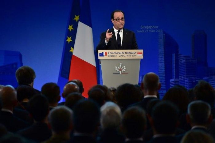 French President Francois Hollande, addressing members of the French community in Singapore on Monday, said that 'populism, nationalism and extremism cannot prevail'