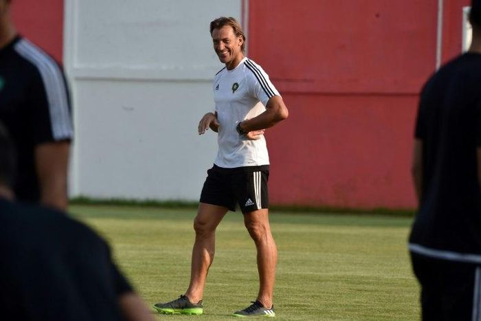 Morocco's head coach Herve Renard conducts a training session on January 22, 2017 in Bitam, during the 2017 Africa Cup of Nations tournament in Gabon