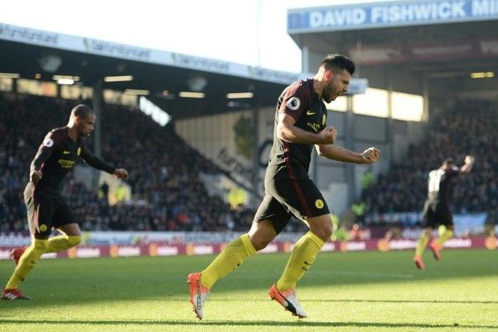 Manchester City's Argentinian striker Sergio Aguero celebrates after scoring their first goal during the English Premier League match against Burnley at Turf Moor in Burnley, north-west England on November 26, 2016