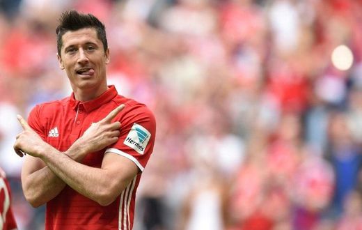 Bayern Munich striker Robert Lewandowski celebrates after scoring against Augsburg on April 1, 2017
