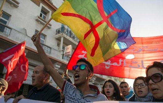 Moroccans protest in Rabat on November 6, 2016 to demand justice for a fish seller crushed to death in a rubbish truck