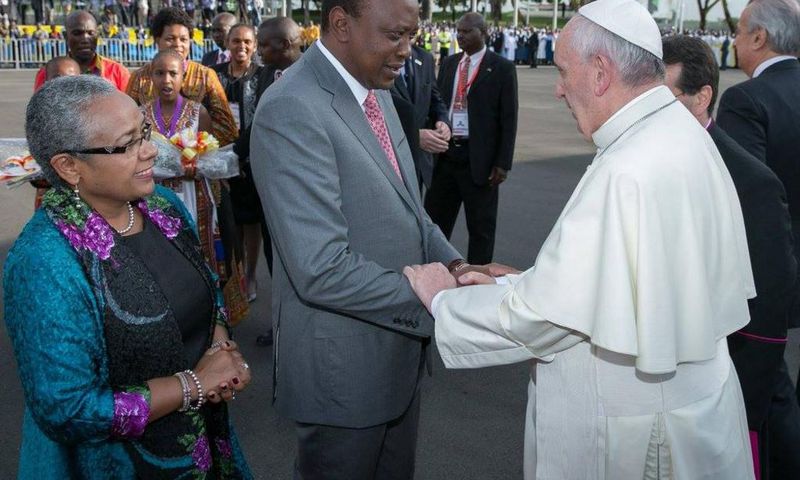 ___6475786___https:______static.pulse.com.gh___webservice___escenic___binary___6475786___2017___4___4___12___Uhuru+receives+Pope+Francis+in+Kenya