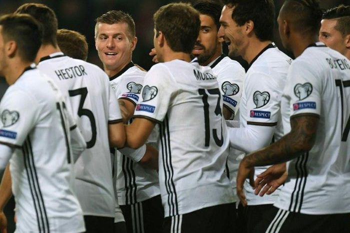 Germany midfielder Toni Kroos (L) is congratulated by teammates after making it 2-0 during the 2018 World Cup qualifier against the Czech Republic in Hamburg, northern Germany, on October 8, 2016