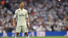 Real Madrid's Portuguese forward Cristiano Ronaldo prepares for a free kick during the UEFA Champions League quarterfinal match against Bayern Munich at the Santiago Bernabeu stadium in Madrid, Spain, on April 18, 2017