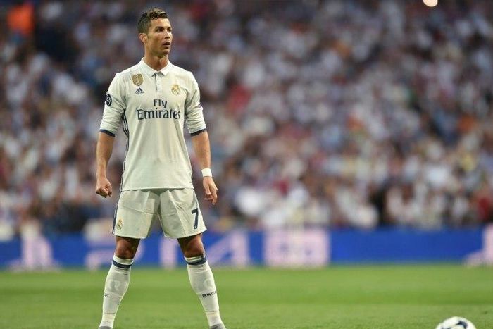 Real Madrid's Portuguese forward Cristiano Ronaldo prepares for a free kick during the UEFA Champions League quarterfinal match against Bayern Munich at the Santiago Bernabeu stadium in Madrid, Spain, on April 18, 2017