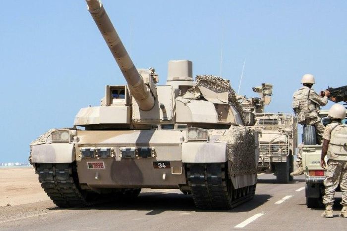 Yemeni armoured vehicles advance on the Red Sea port city of Mokha, on January 23, 2017