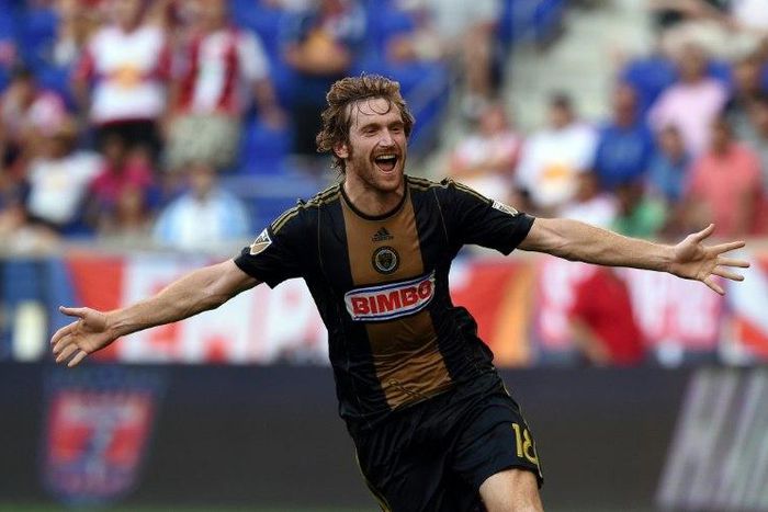 Venezuelan footballer Fernando Aristeguieta is among players in the US mourning the deaths of their compatriots and friends in Venezuela's deadly political crisis