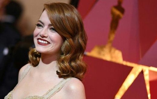 Emma Stone wins Best Actress in a Leading Role for "La La Land"