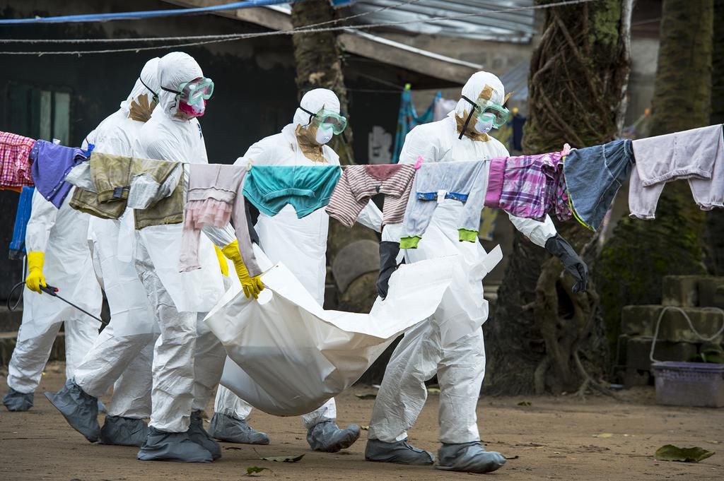 Medics carry the body of an Ebola victim during a past incident (Twitter)
