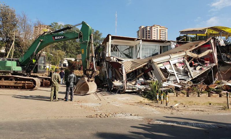 Prime Place Restaurant demolished for being on Kenya Railways land reserve (Twitter)