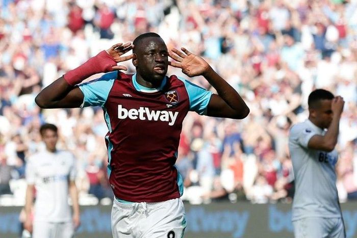 West Ham United's Cheikhou Kouyate celebrates scoring the opening goal against Swansea City at The London Stadium, in east London on April 8, 2017