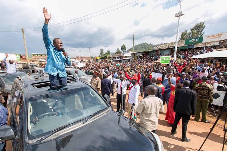 President Uhuru Kenyatta addresses residents of Ikonge and Ekerenyo in Nyamira County.