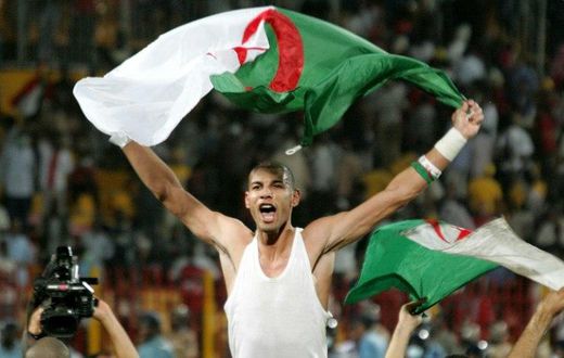 Algeria's goalkeeper Faouzi Chaouchi celebrates after winning the 2010 World Cup qualifying play-off football match against Egypt on November 18, 2009