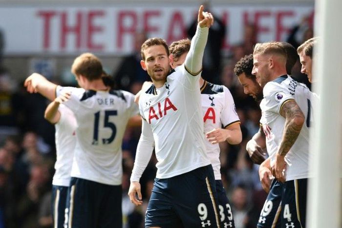 Tottenham Hotspur's Vincent Janssen (C) celebrates with teammates after scoring their fourth goal against Bournemouth at White Hart Lane in London, on April 15, 2017