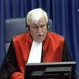 International Criminal Tribunal judge Alphons Orie is seeking Interpol's help to arrest three Serbs accused of witness-tampering in a case against Serb ultranationalist Vojislav Seselj
