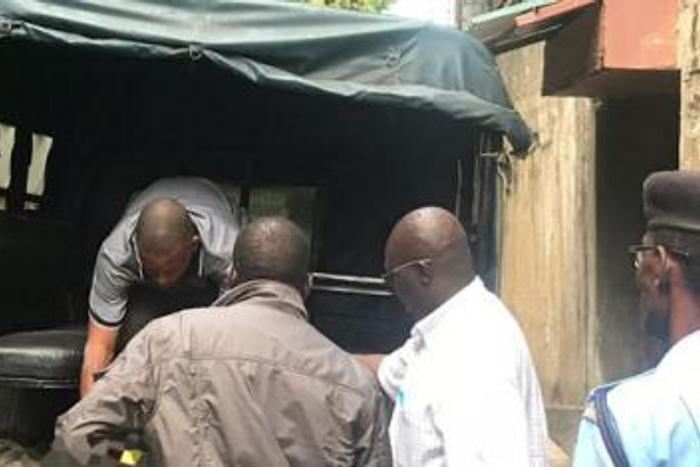 File image of police carrying a body into a police van. David Yano killed by family after spraying six children with bullets in Elgeyo Marakwet