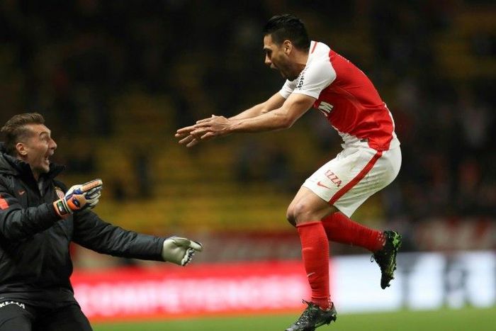 Monaco's Radamel Falcao (R) celebrates after scoring a goal against Dijon on April 15, 2017 at the Louis II Stadium in Monaco
