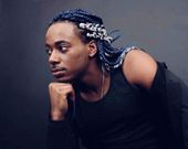 Man rocking colored box braids (Instagram kingmonsieurraps)