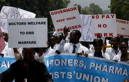 Doctors at the Nakuru Level Five Hospital demonstrate on September 26, 2016. Kenyans from Monday are set to suffer from lack of critical health care services after the strike notice issued by doctors takes effect.