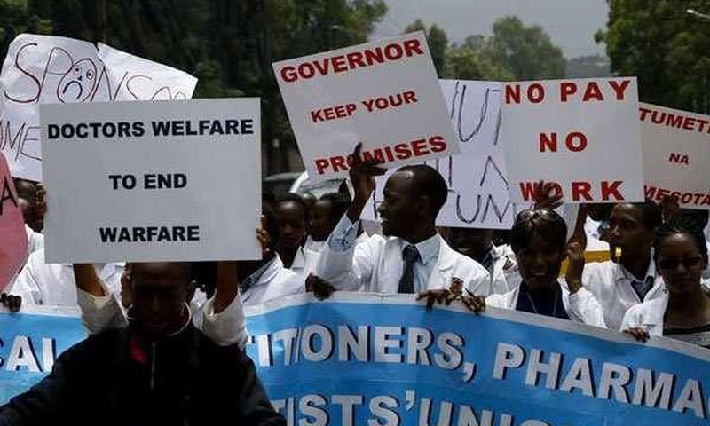 Doctors at the Nakuru Level Five Hospital demonstrate on September 26, 2016. Kenyans from Monday are set to suffer from lack of critical health care services after the strike notice issued by doctors takes effect.