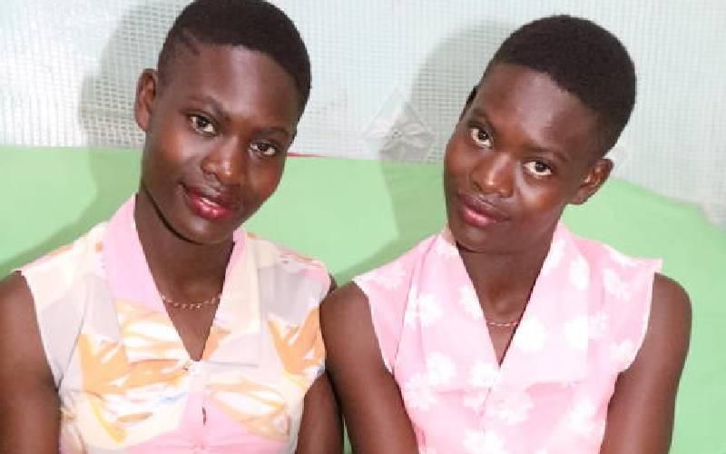 Identical girls who believe they are twins separated at birth (Twitter)