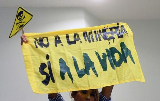 A woman holds a banner reading "No to mining. Yes to life" during a protest against mining at the Legislative Assembly in San Salvador on March 29, 2017