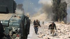 Smoke billows in the background as Iraqi forces advance on Mosul airport during an offensive to retake the western side of the city from jihadists of the Islamic State group on February 23, 2017