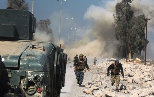Smoke billows in the background as Iraqi forces advance on Mosul airport during an offensive to retake the western side of the city from jihadists of the Islamic State group on February 23, 2017