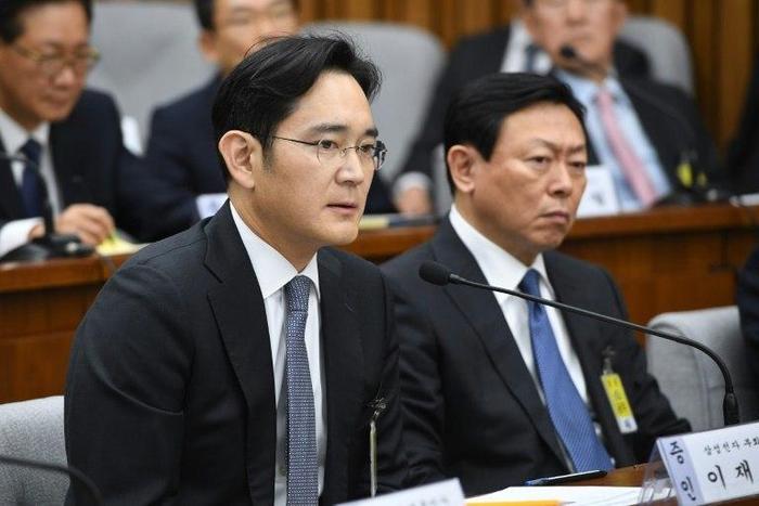 Samsung Group's heir-apparent Lee Jae-Yong (L) answers a question as Lotte Group Chairman Shin Dong-Bin listens during a parliamentary probe into a scandal engulfing President Park Geun-Hye, at the National Assembly in Seoul, on December 6, 2016