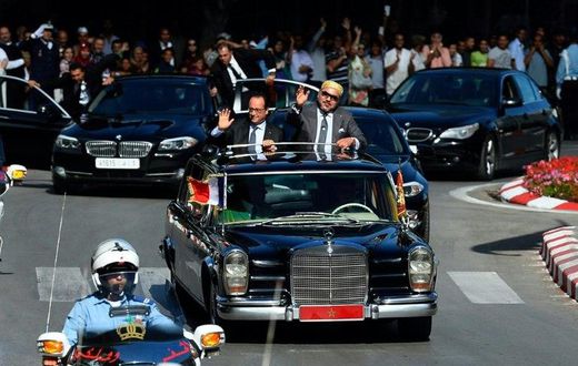 In this archive picture, Morocco's King Mohammed VI (right) and French President Francois Hollande wave to the crowds from their car on September 19, 2015 in the Moroccan port city of Tangier AFP PHOTO / POOL / ALAIN JOCARD
