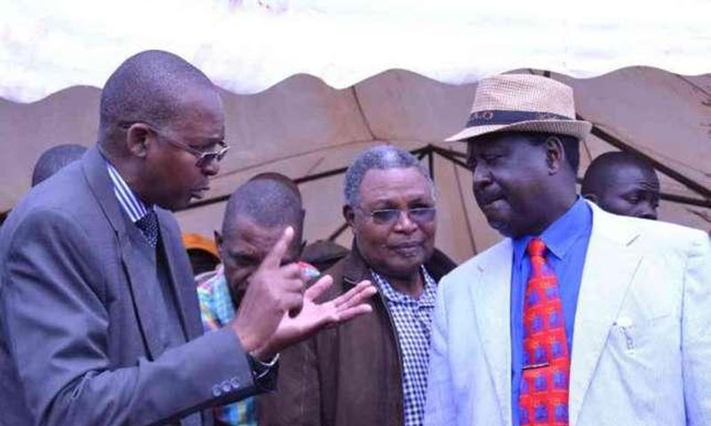 Taita Taveta governor John Mruttu explains a point to Cord leader Raila Odinga as Wundanyi MP Thomas Mwadeghu.
