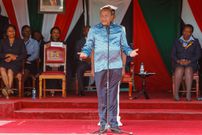 President Uhuru Kenyatta addressing Girl Guides and Scouts who had visited State House (PSCU)