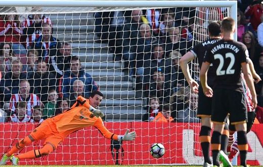 Hull City's Eldin Jakupovic dives to save the penalty kick taken by Southampton's Dusan Tadic during their match at St Mary's Stadium in Southampton, southern England on April 29, 2017