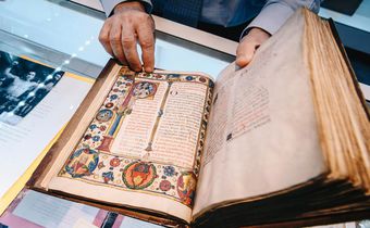 At a Rare Book Fair, the Prices Are Steep but the Lore Is Free
