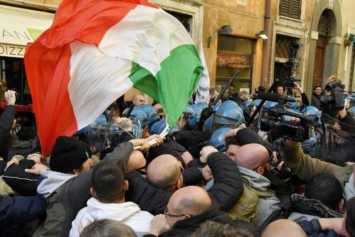 A six-day strike by taxi drivers in Italy saw clashes between protesters and police in Rome