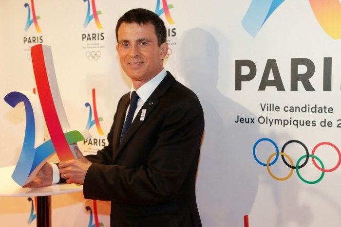 French Prime Minister Manuel Valls says the proposed one billion euros toward financing equipment and long term contruction, will be released "between 2018 and 2024"